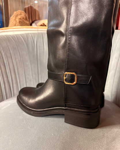 Buckle boot