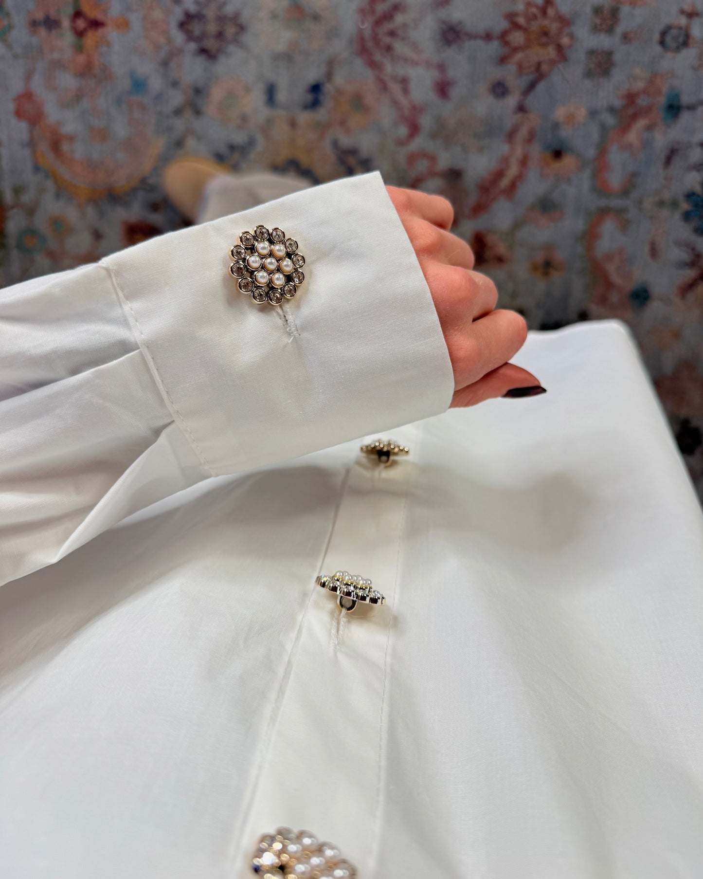 Camicia oversize con bottoni gioiello