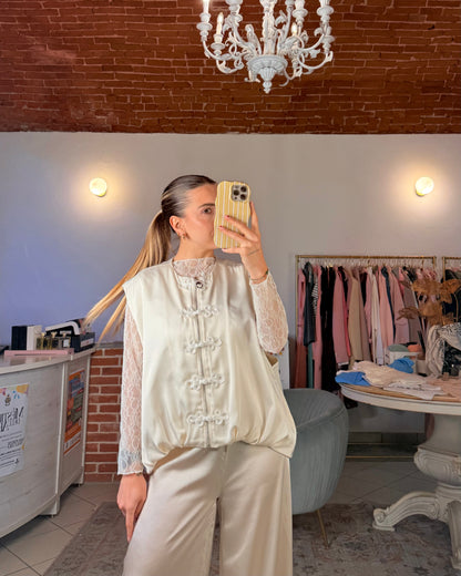 Gilet in raso con bottoni cinesi