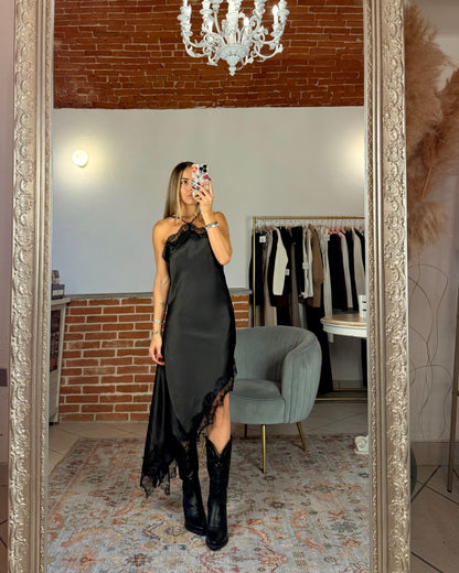 Abito halter in raso e pizzo