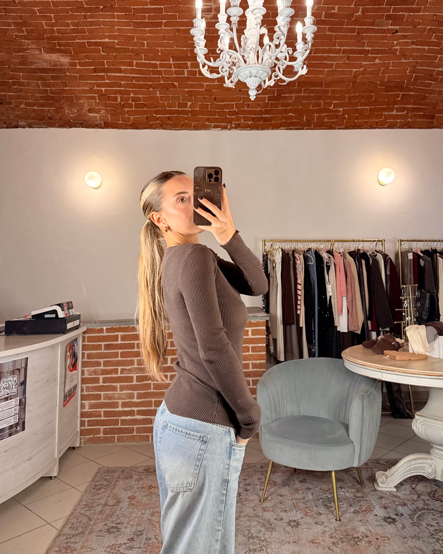 Ribbed sweater with pearl