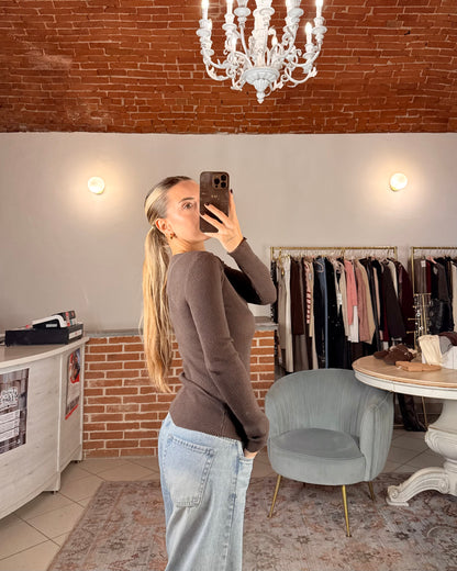 Ribbed sweater with pearl