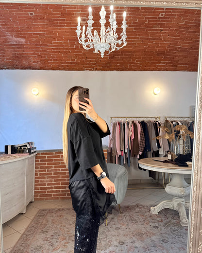 T-shirt oversize con inserto di raso e pizzo