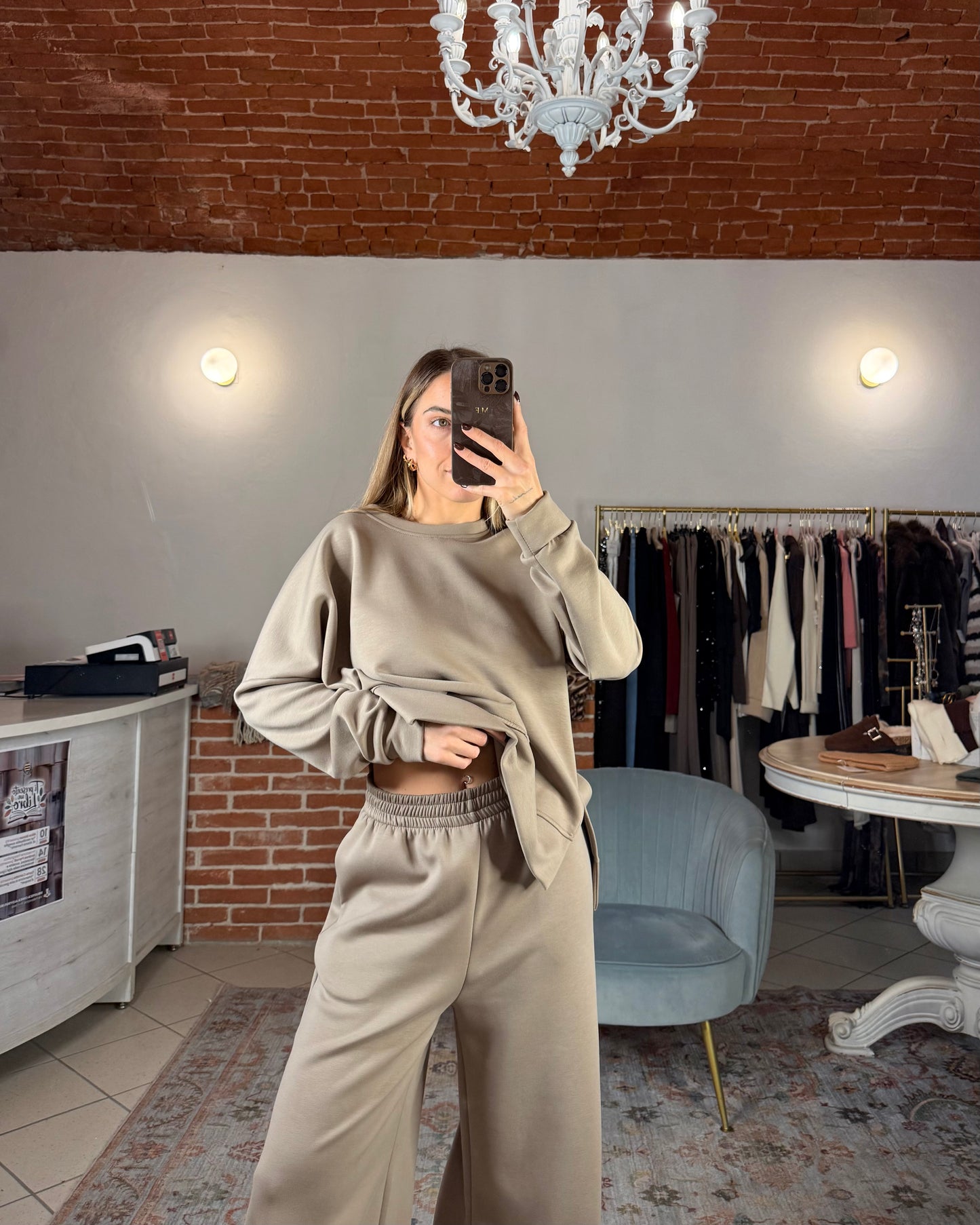 Tuta in viscosa felpata