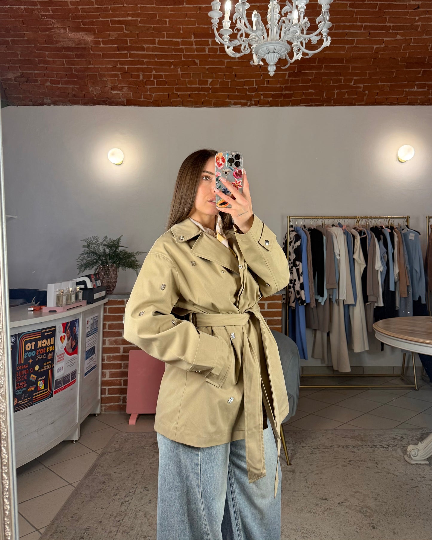 Trench con applicazioni