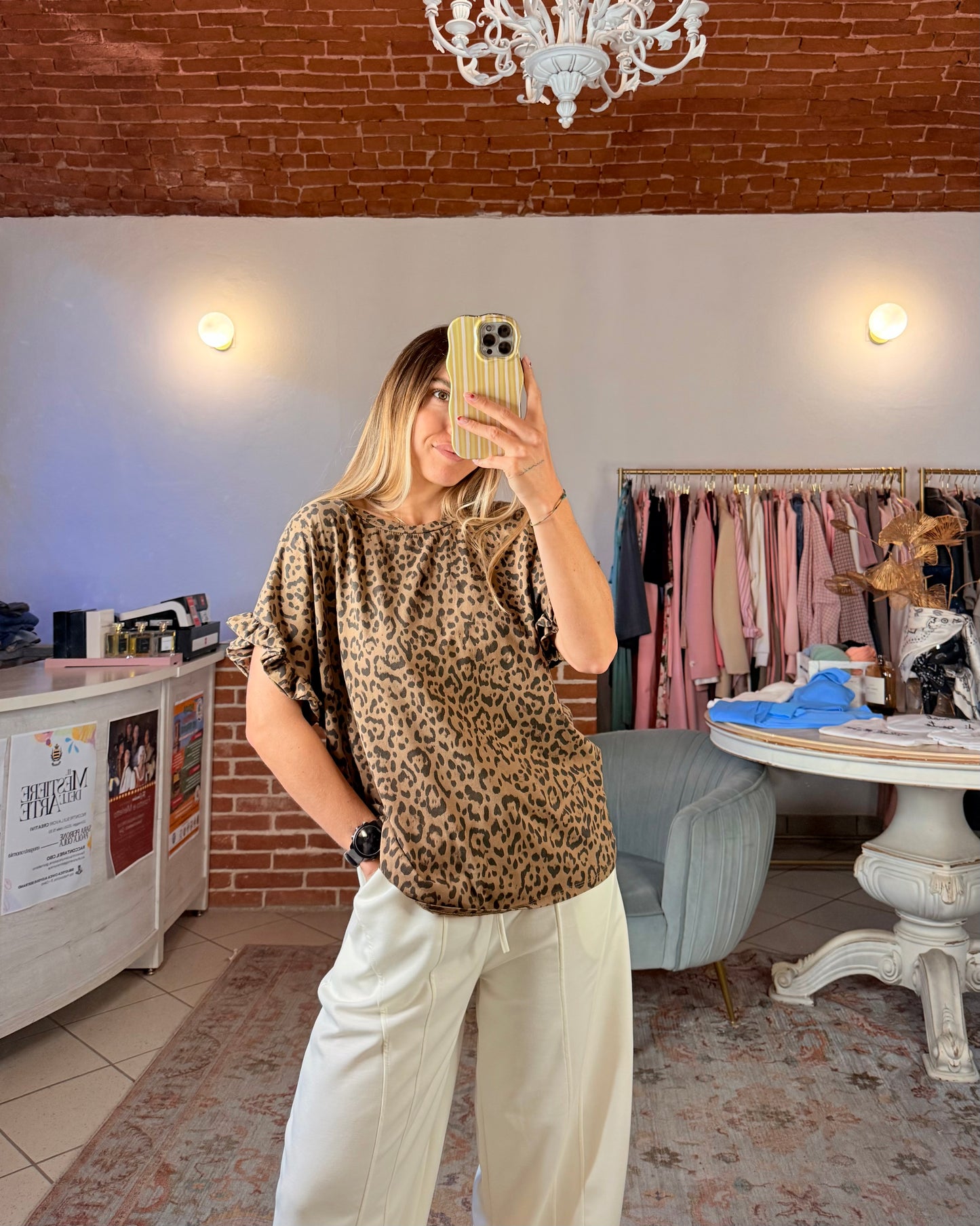 T-shirt over Leo