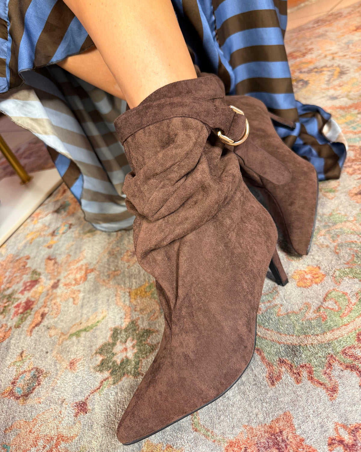 Stivaletto scamosciato con fibbia