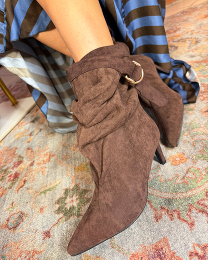 Stivaletto scamosciato con fibbia