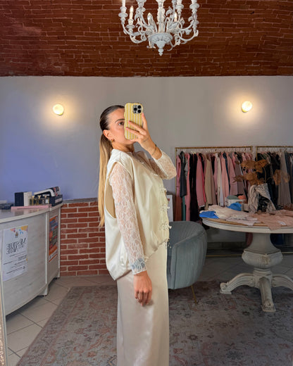 Gilet in raso con bottoni cinesi