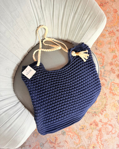 Borsa all’uncinetto con manici intrecciati