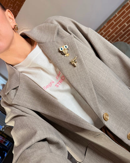 Blazer oversize con spille
